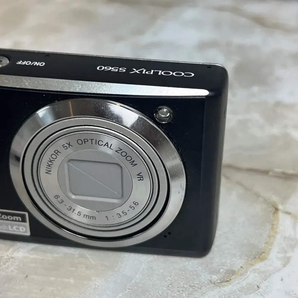 Nikon COOLPIX S560 Digital Camera Black FOR PARTS or REPAIR - NO POWER